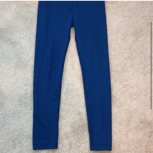 L- YOGAlicious blue ankle length leggings